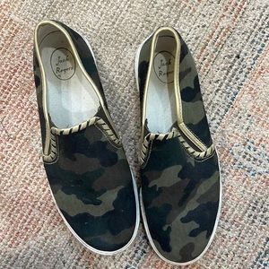 Jack Rogers Camo slip-on sneakers size 8
